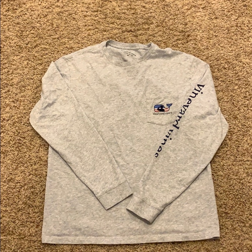 Vineyard Vines Size M  Longsleeve tee